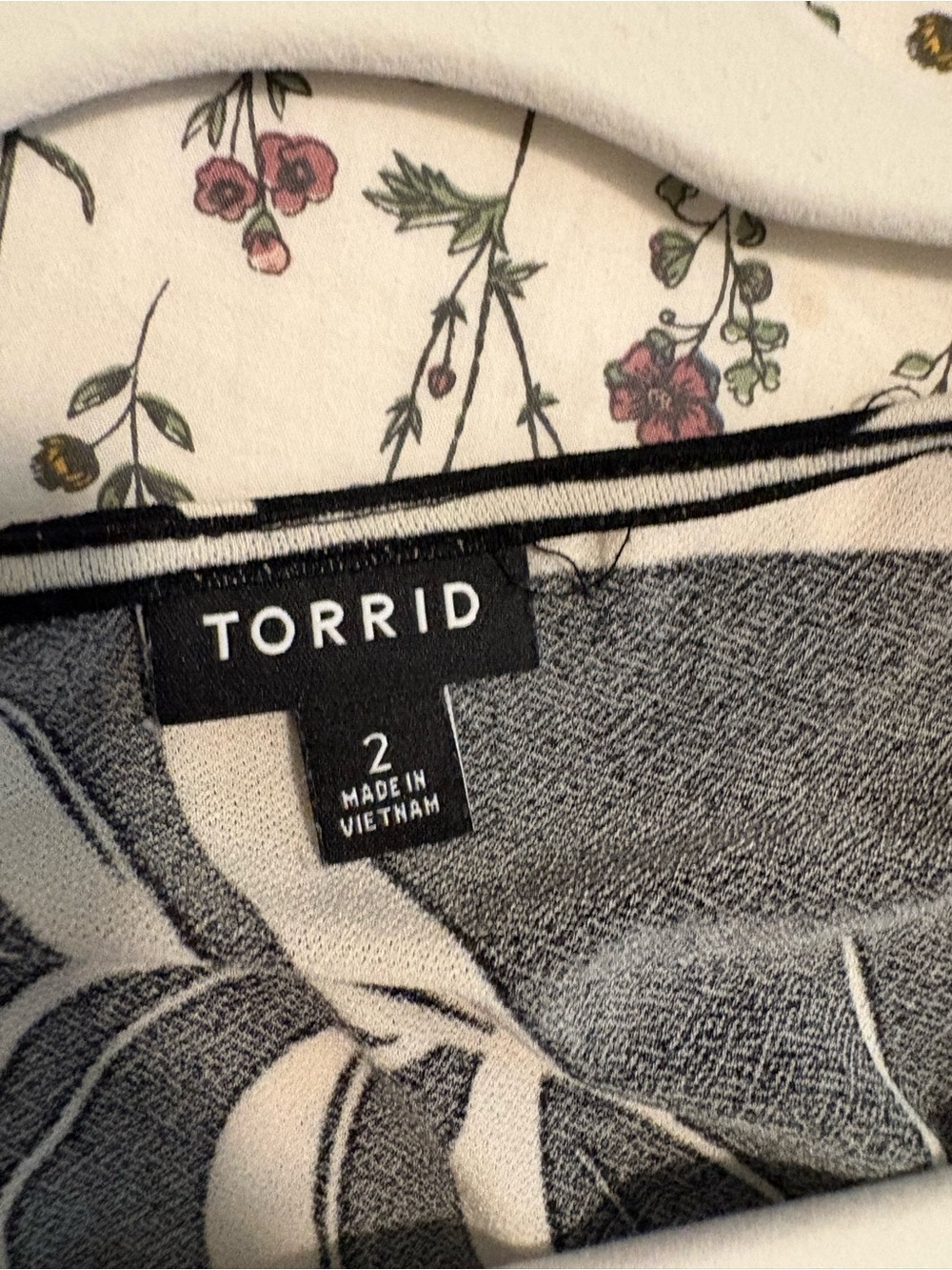 torrid Black & White Tropical Tank romper - Picture 3 of 3